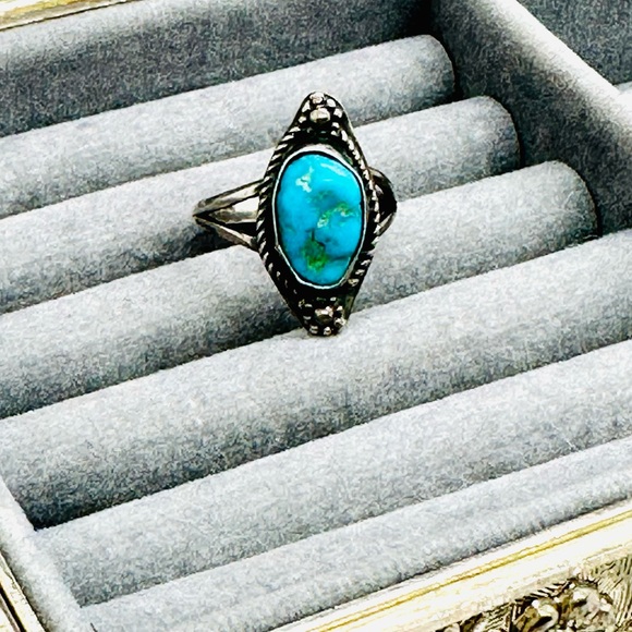Vintage Sterling Silver Turquoise Ring - Picture 7 of 16